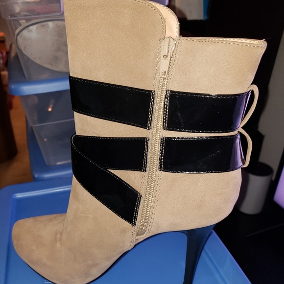 Boots - Picture 2 of 4